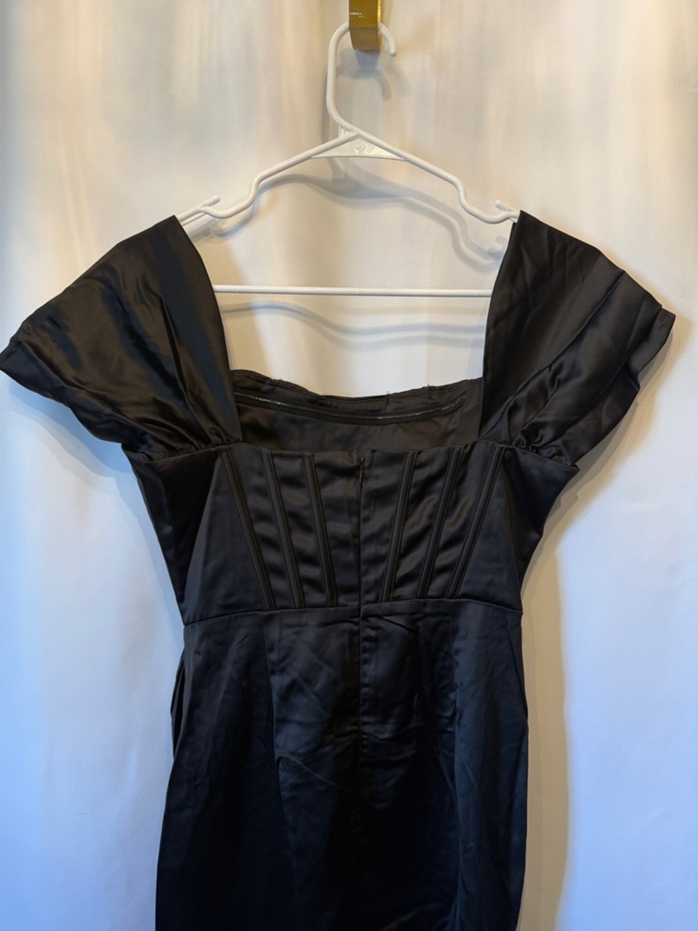 Classic Black Off-Shoulder Midi Dress - Picture 5 of 11